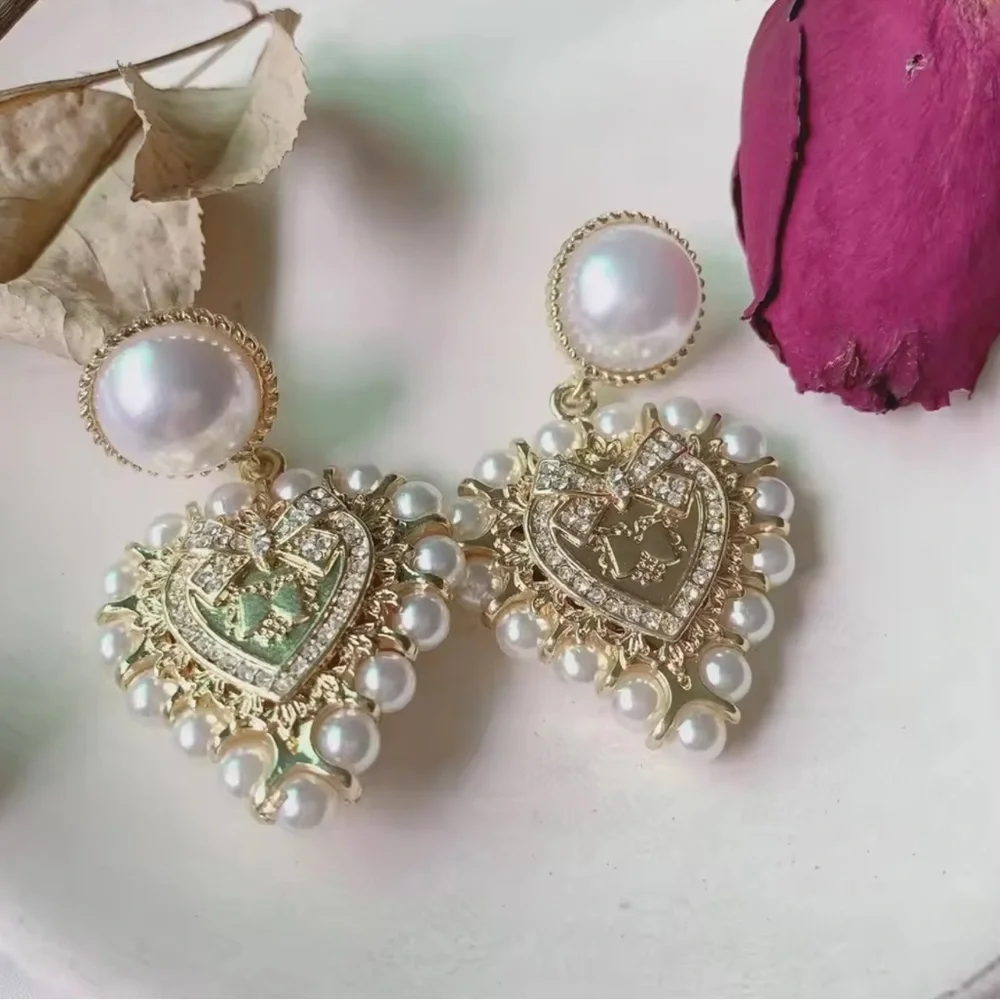 Baroque Pearl Heart Gold Earrings - Picture 5 of 7